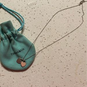 User Tiffany’s pink necklace